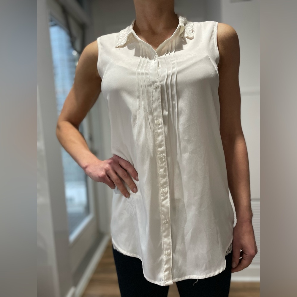 Vero Moda loose fit top with lace collar detail size small